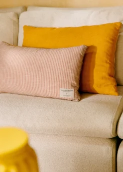 Sezane Les Tissus|Coussin Tissé Pianissimo -  Grand Modèle Carreaux Tissés Café et Blush -  Rayures Tissées Blush